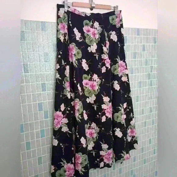 New York Clothing Company Floral Long Skirt with elastic waistband - Picture 4 of 11